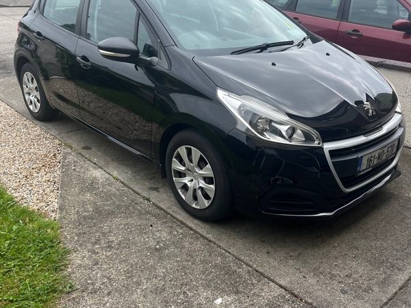 Peugeot 208 Hatchback, Diesel, 2016, Black