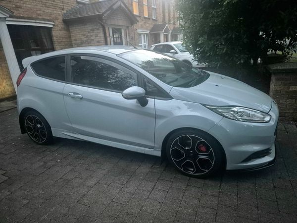 Ford Fiesta Hatchback, Petrol, 2017, Grey