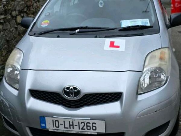 Toyota Yaris Hatchback, Petrol, 2010, Silver