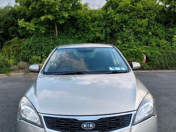 Kia Ceed Hatchback, Diesel, 2010, Silver
