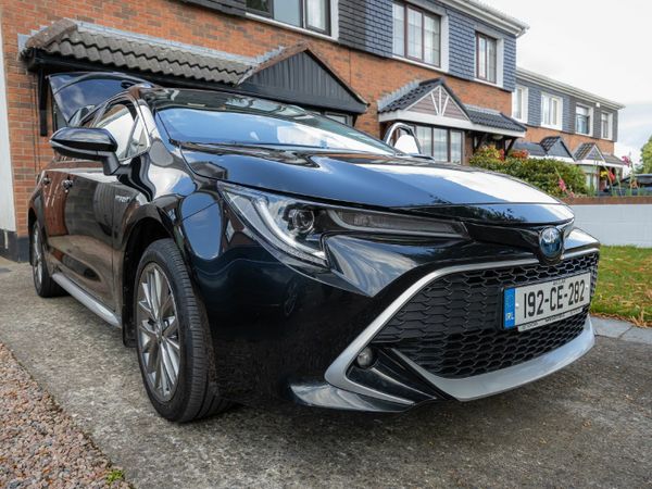 Toyota Corolla Estate/Jeep, Petrol Hybrid, 2019, Black