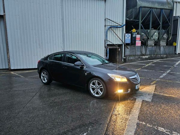 Vauxhall Insignia Hatchback, Diesel, 2010, Black