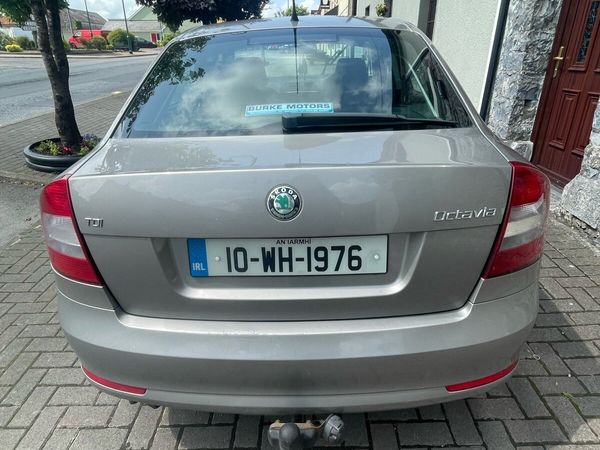 Skoda Octavia Hatchback, Diesel, 2010, Beige