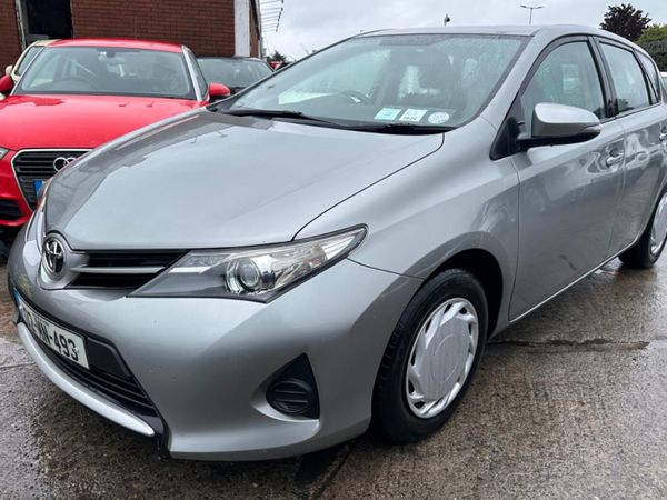 Toyota Auris Hatchback, Petrol, 2013, Grey