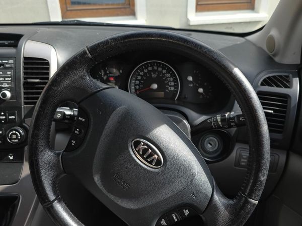 Kia Sedona MPV, Diesel, 2011, Black