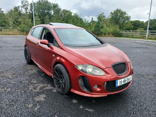 SEAT Leon Hatchback, Petrol, 2008, Red