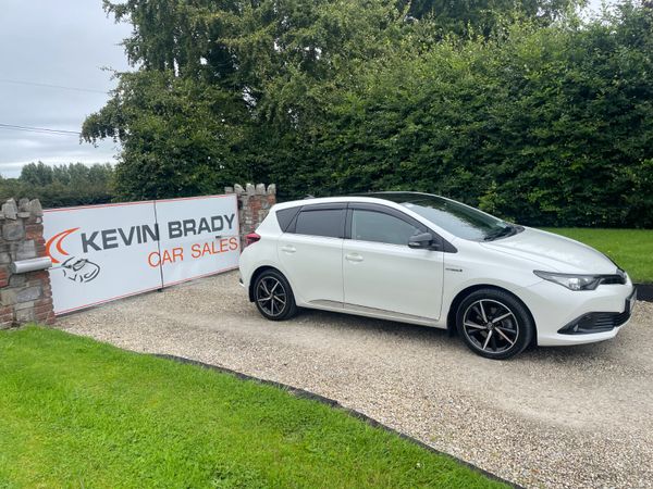 Toyota Auris MPV, Petrol Hybrid, 2017, White