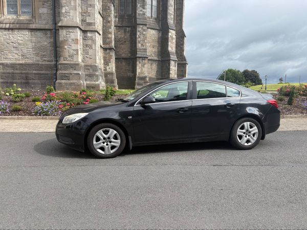 Vauxhall Insignia Hatchback, Diesel, 2010, Black