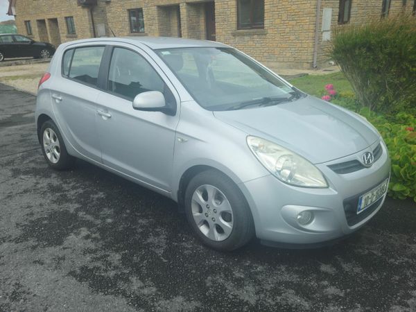 Hyundai i20 Hatchback, Petrol, 2010, Silver