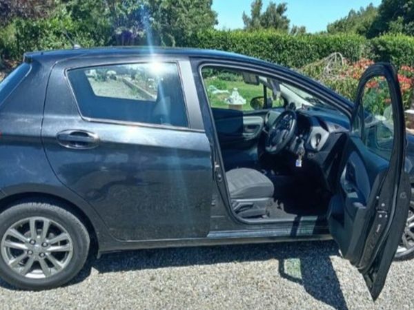 Toyota Yaris Hatchback, Petrol, 2016, Black