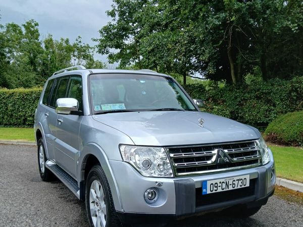 Mitsubishi Pajero SUV, Petrol, 2009, Silver