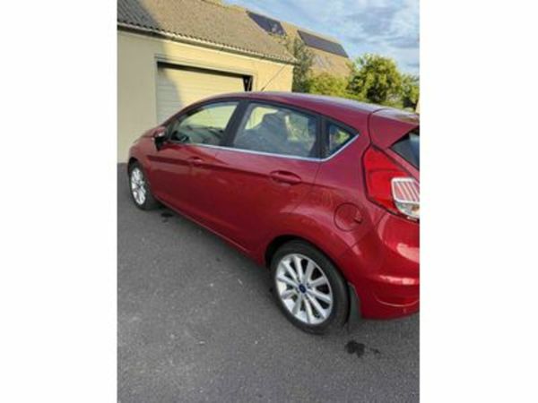 Ford Fiesta Hatchback, Petrol, 2016, Red