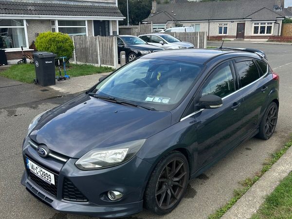 Ford Focus Hatchback, Petrol, 2014, Grey