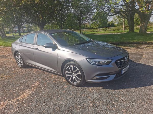 Opel Insignia Hatchback, Diesel, 2019, Grey