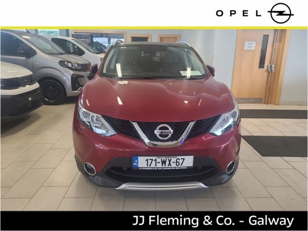 Nissan Qashqai SUV, Diesel, 2017, Red