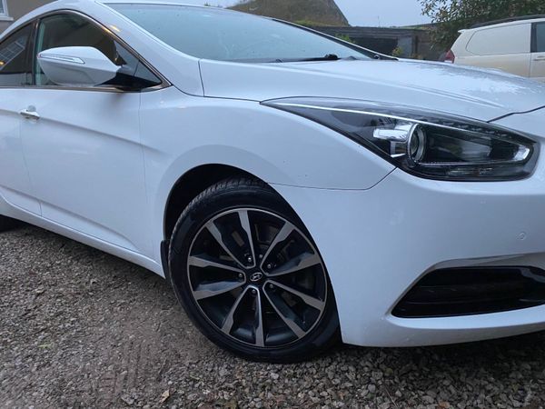 Hyundai i40 Saloon, Diesel, 2018, White