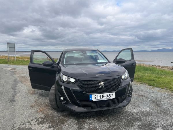 Peugeot 2008 MPV, Petrol, 2021, Black