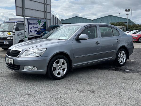Skoda Octavia Saloon, Petrol, 2013, Grey