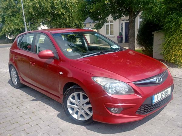 Hyundai i30 Hatchback, Diesel, 2011, Red