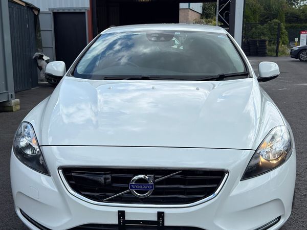 Volvo V40 Hatchback, Petrol, 2015, White