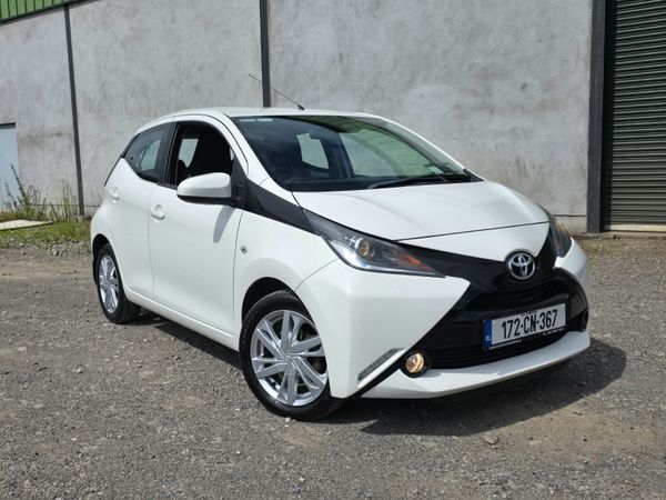 Toyota Aygo Hatchback, Petrol, 2017, White