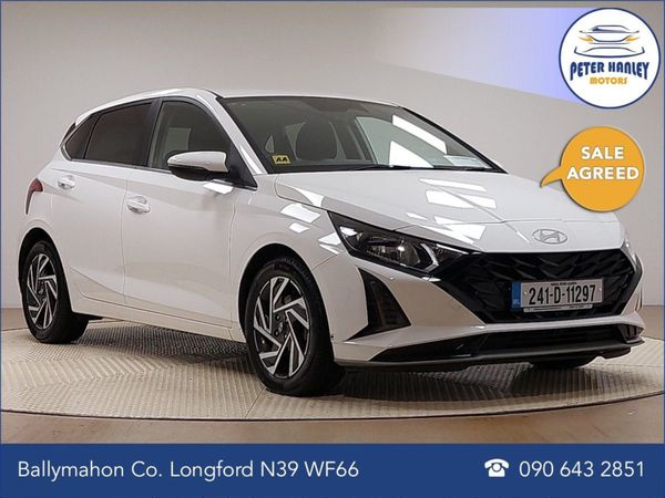 Hyundai i20 Hatchback, Petrol, 2024, White