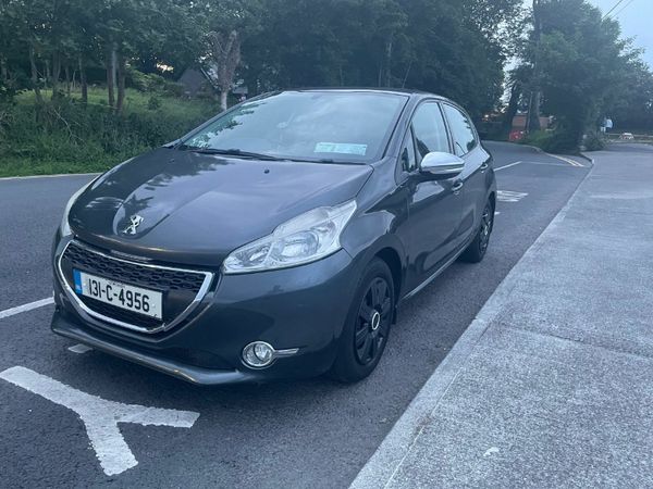 Peugeot 208 Hatchback, Petrol, 2013, Grey