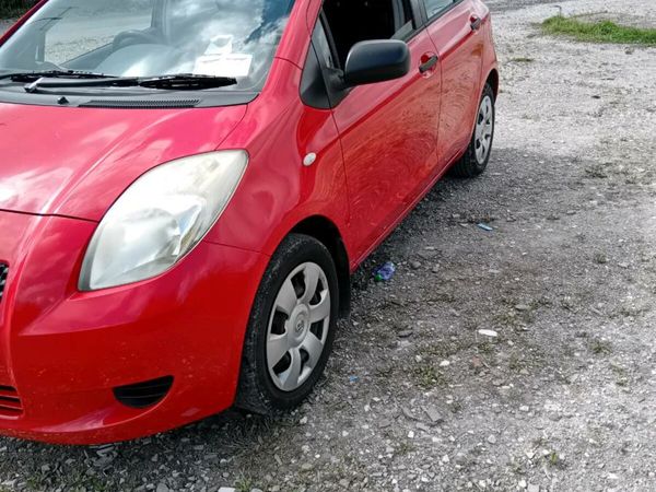 Toyota Yaris Hatchback, Petrol, 2006, Red