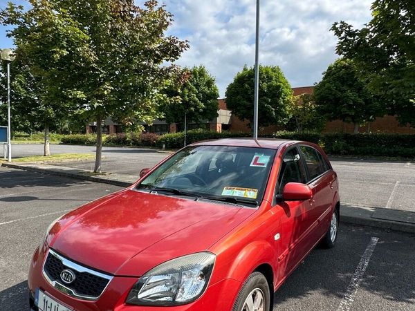 Kia Rio Hatchback, Petrol, 2011, Red