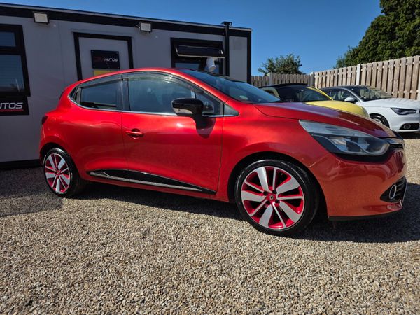 Renault Clio Hatchback, Petrol, 2013, Red