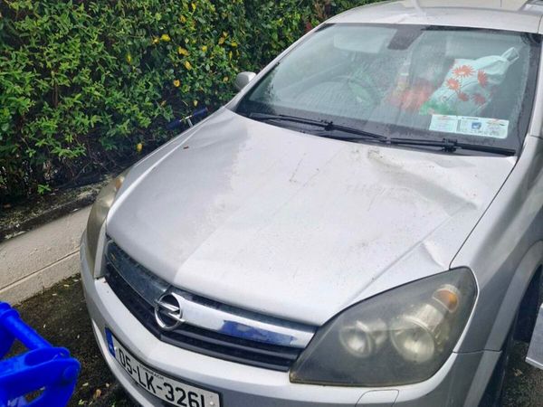 Opel Astra Hatchback, Petrol, 2005, Silver