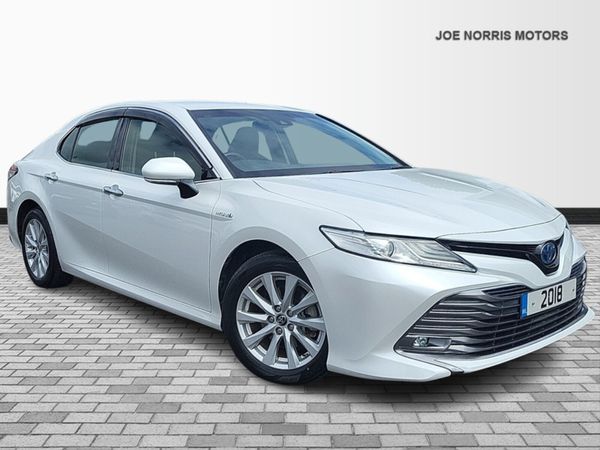 Toyota Camry Saloon, Petrol Hybrid, 2018, White