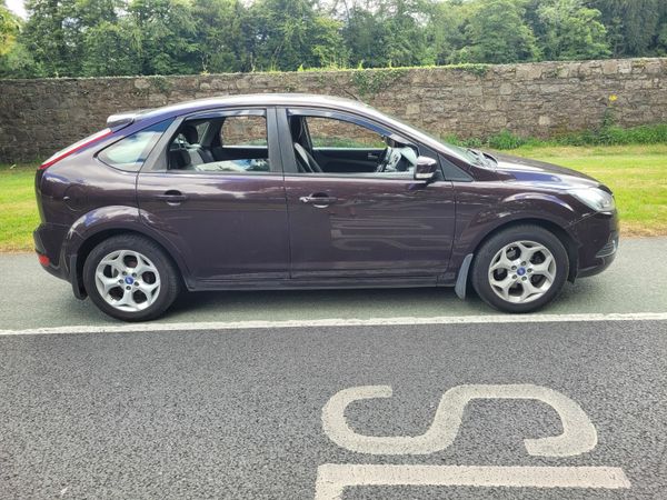 Ford Focus Hatchback, Petrol, 2009, Purple
