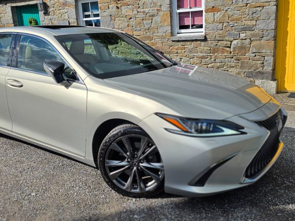 Lexus ES Saloon, Petrol Hybrid, 2021, Gold