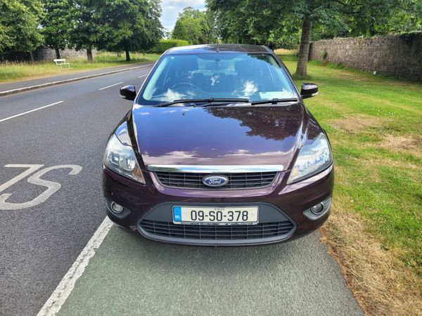 Ford Focus Hatchback, Petrol, 2009, Purple