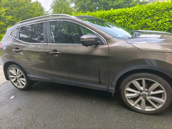 Nissan Qashqai Hatchback, Diesel, 2014, Brown