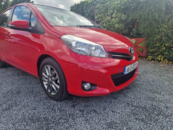 Toyota Yaris Hatchback, Petrol, 2014, Red