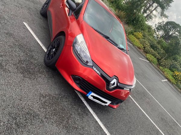 Renault Clio Hatchback, Petrol, 2016, Red