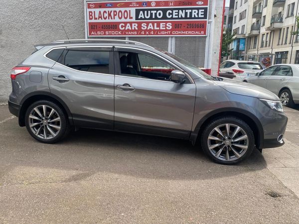 Nissan Qashqai SUV, Diesel, 2017, Grey