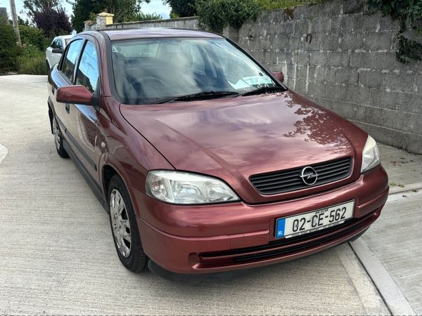 Opel Astra Saloon, Petrol, 2002, Red