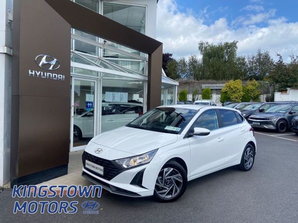 Hyundai i20 Hatchback, Petrol, 2025, White