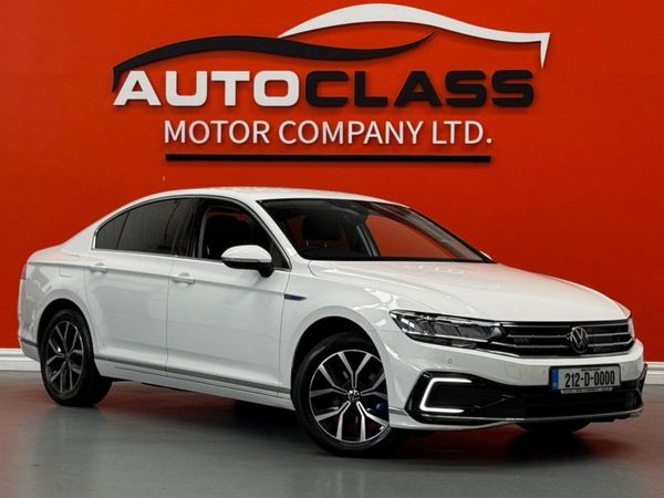 Volkswagen Passat Saloon, Hybrid, 2021, White