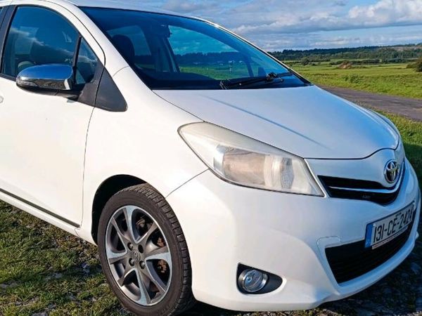 Toyota Yaris Hatchback, Petrol, 2013, White