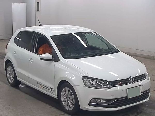 Volkswagen Polo Hatchback, Petrol, 2015, White