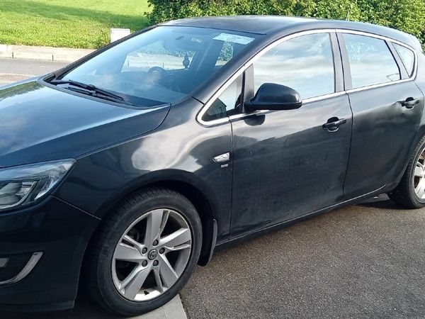 Vauxhall Astra Hatchback, Diesel, 2013, Black