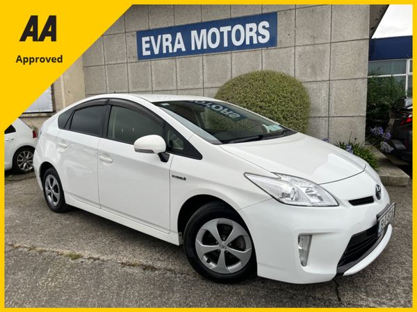 Toyota Prius Saloon, Petrol Hybrid, 2015, White