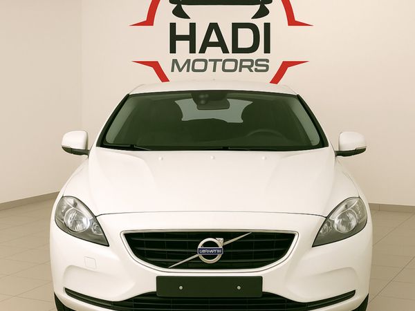 Volvo V40 Hatchback, Petrol, 2015, White
