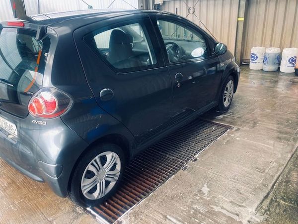 Toyota Aygo Hatchback, Petrol, 2010, Grey
