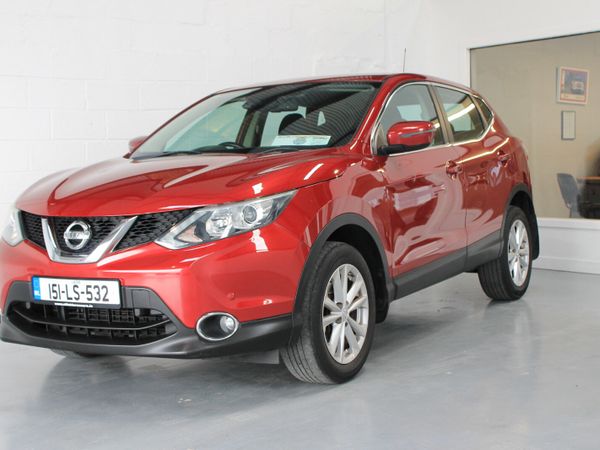 Nissan Qashqai Hatchback, Diesel, 2015, Red
