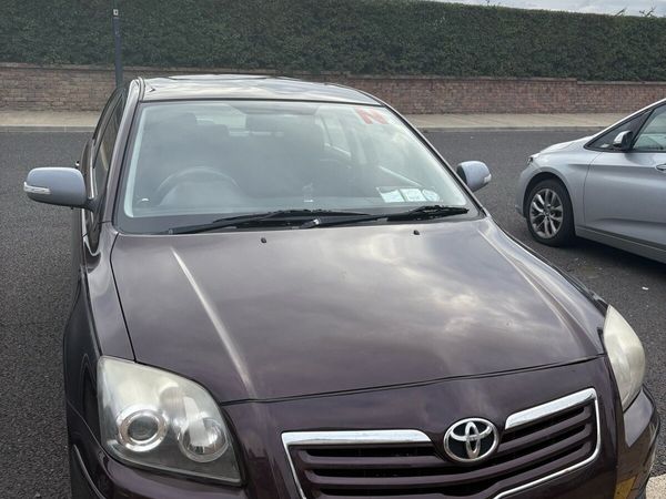 Toyota Avensis Saloon, Petrol, 2007, Red